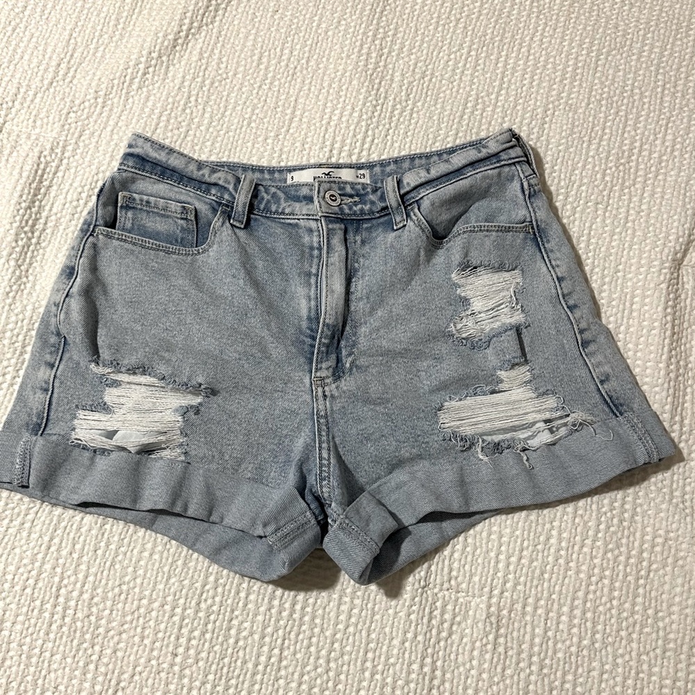 Hollister high rise curvy Mom shorts! Size 29 women’s! 🐚🌸